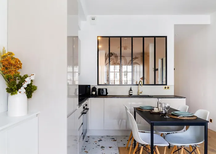 Le Cygne Des Champs-elysees - Mobility Lease *